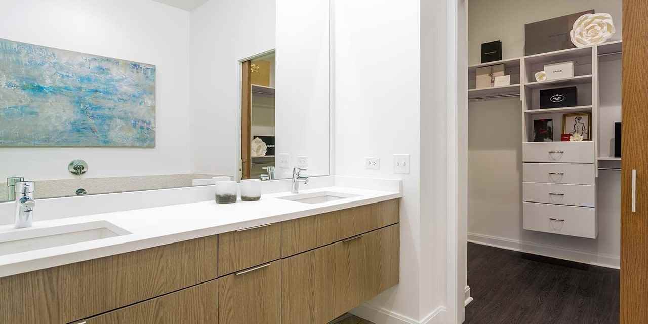 920 W Altgeld St - Photo 6 of 18