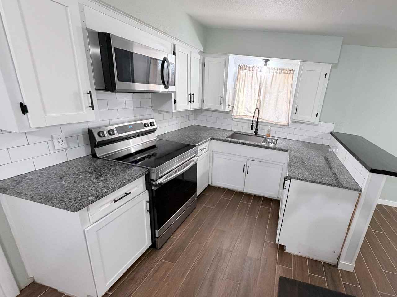 1721 Mildred St - Photo 5 of 20