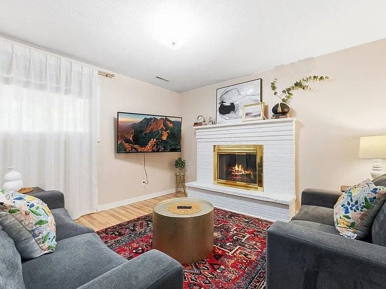 703 W 29th St - Photo 5 of 12