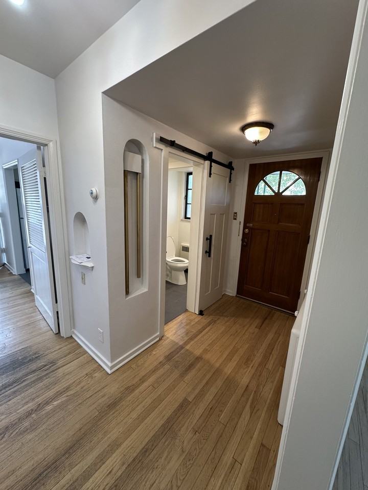 121 E Hillside Ave #121 - Photo 2 of 38