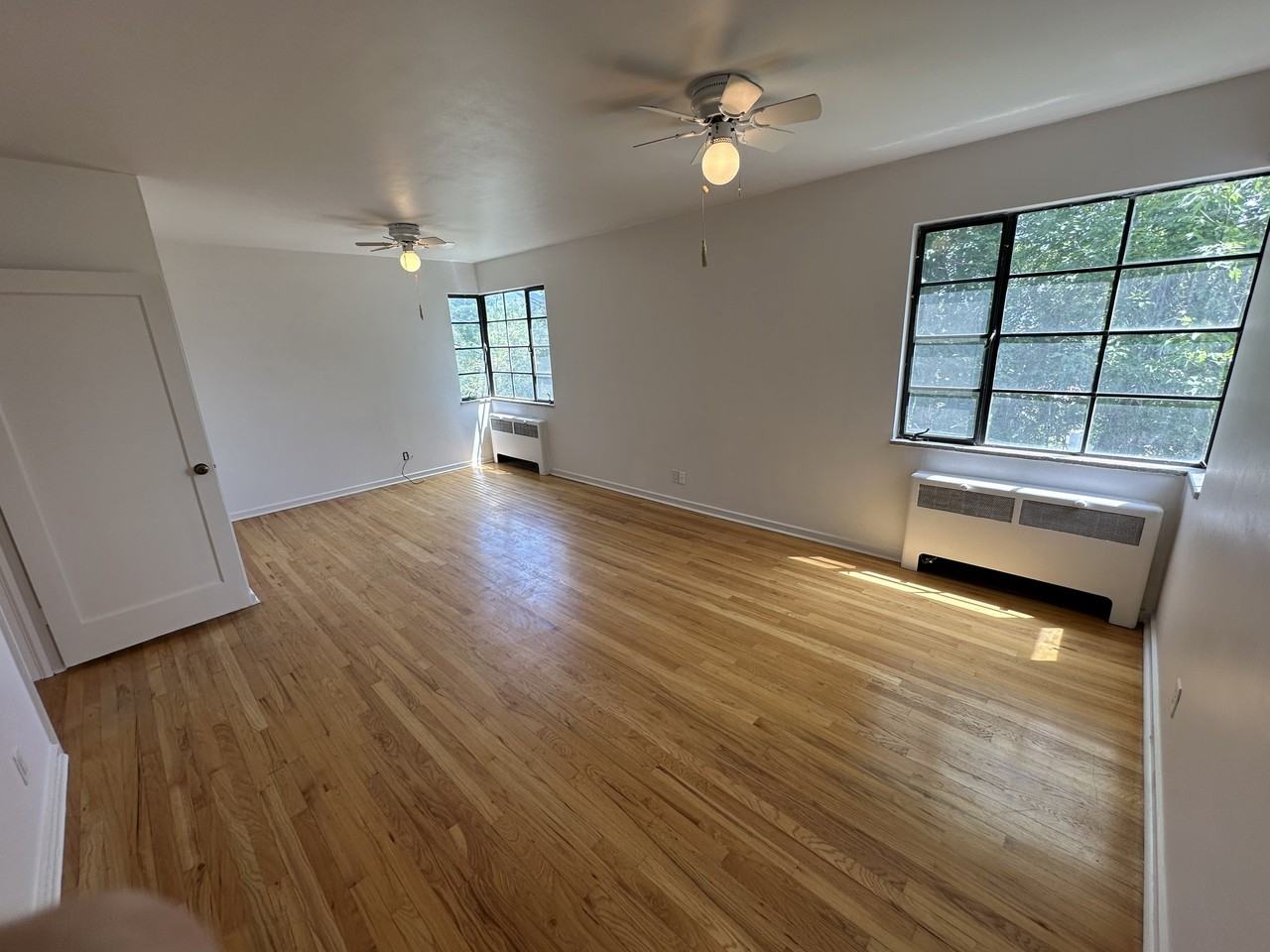 121 E Hillside Ave #121 - Photo 3 of 38