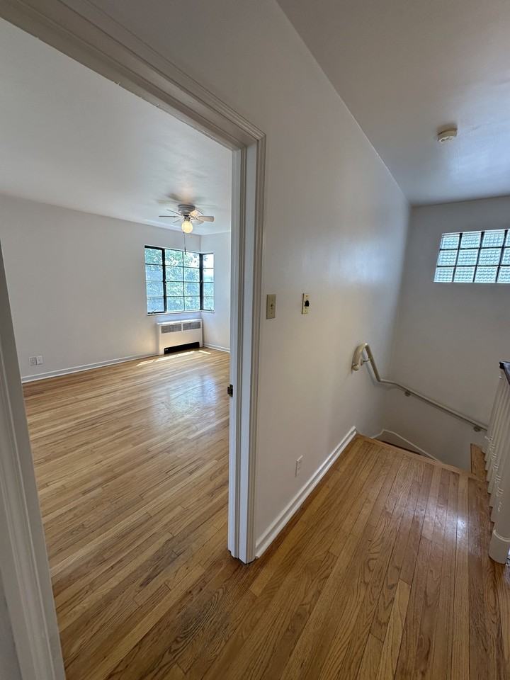121 E Hillside Ave #121 - Photo 6 of 38