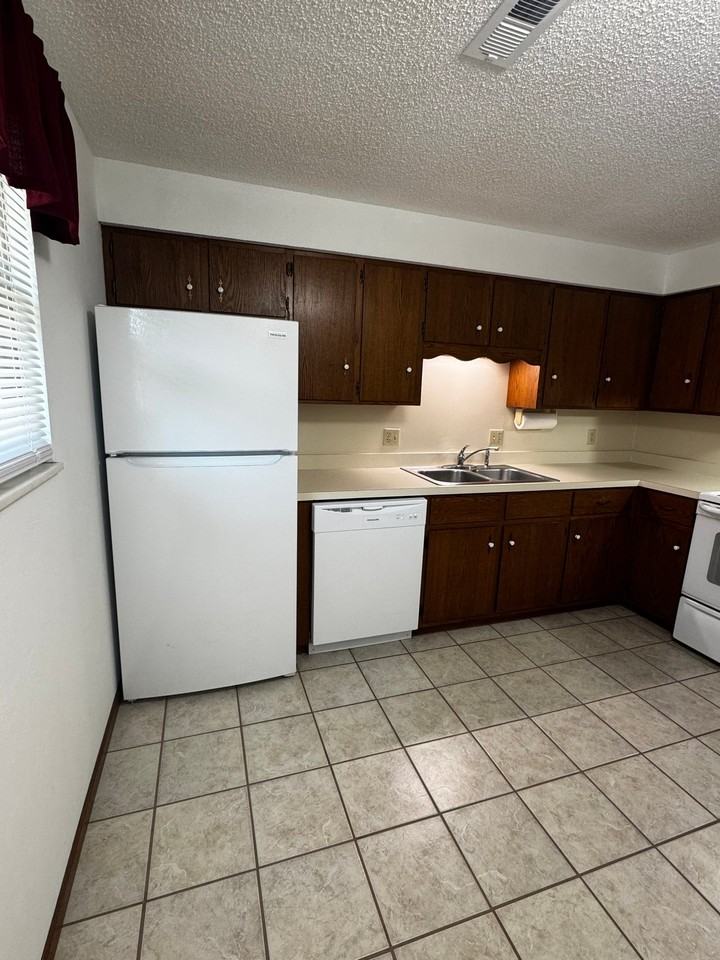 315 E Main St #4 - Photo 5 of 19