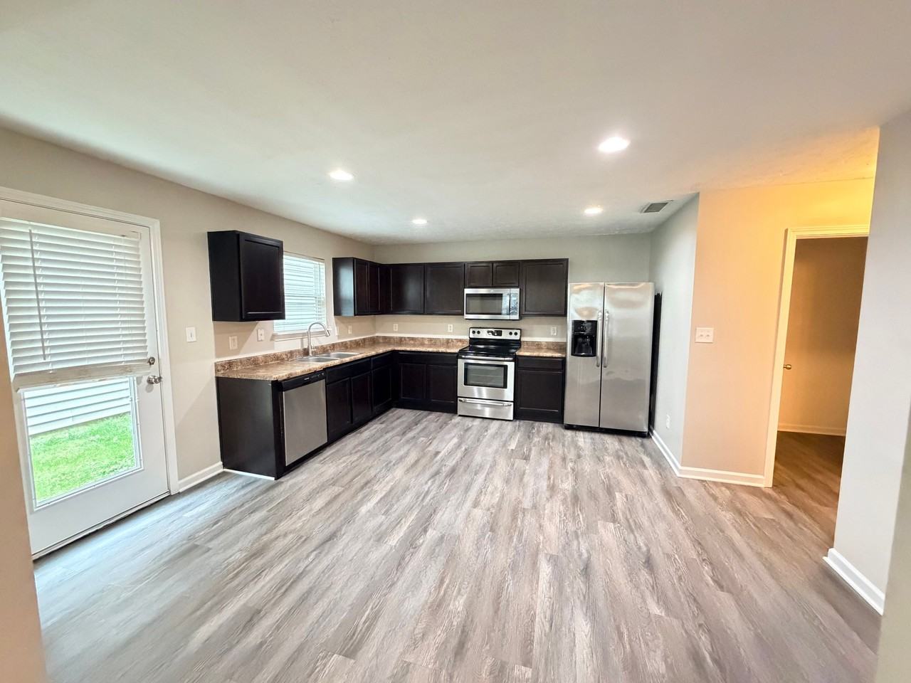 12160 Lindley Dr - Photo 4 of 18