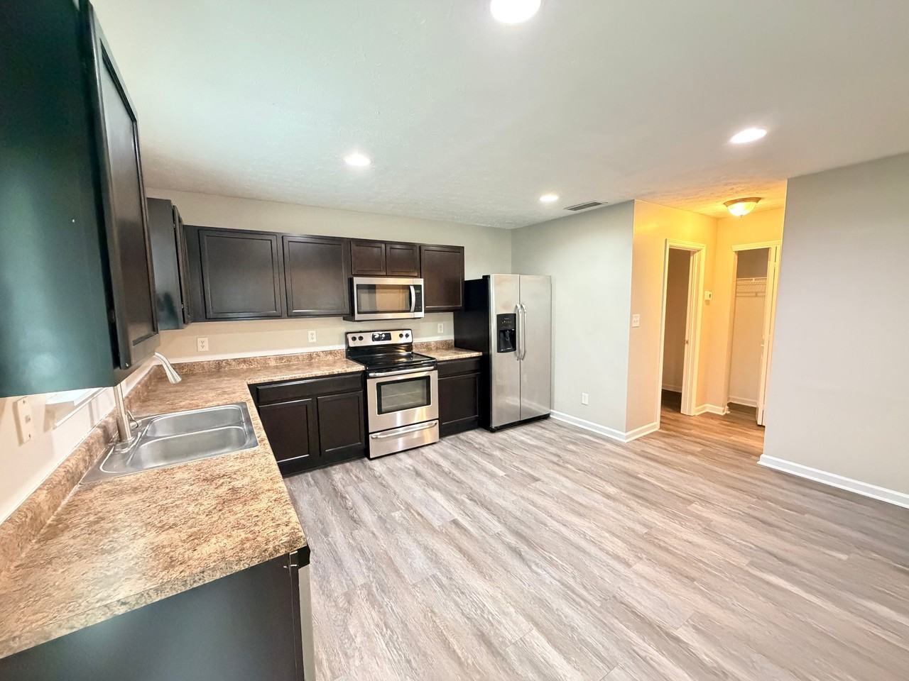 12160 Lindley Dr - Photo 5 of 18