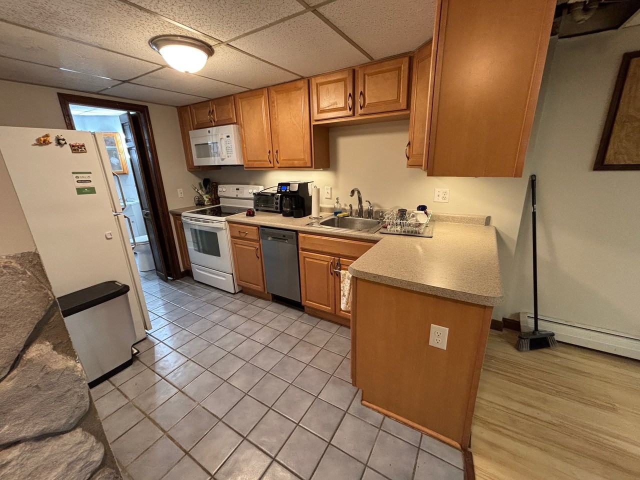 55 Glen Dr - Photo 4 of 9