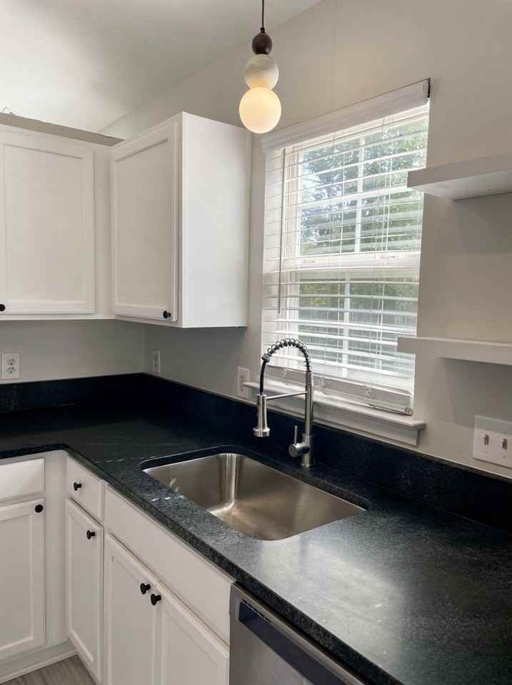 8913 Cinnabay Dr - Photo 5 of 20