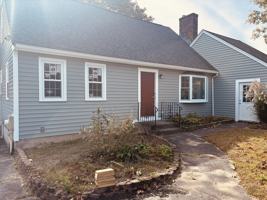 featured image of 6 Dineen Cir