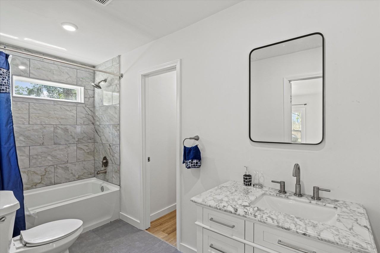 1077 Peeples St Sw - Photo 2 of 15