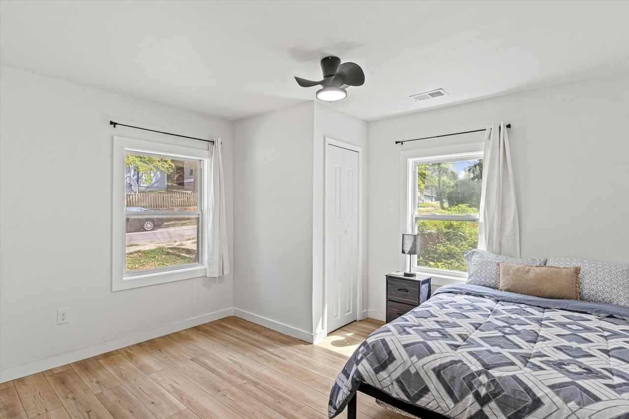 1077 Peeples St Sw - Photo 6 of 15