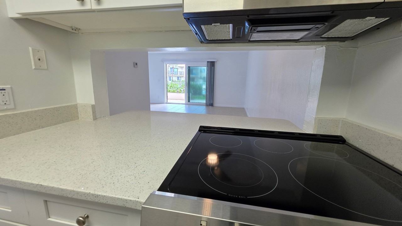 935 Ocean Shore Blvd - Photo 6 of 21