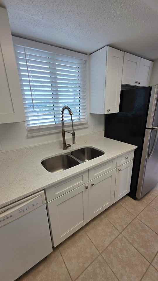 935 Ocean Shore Blvd - Photo 7 of 21