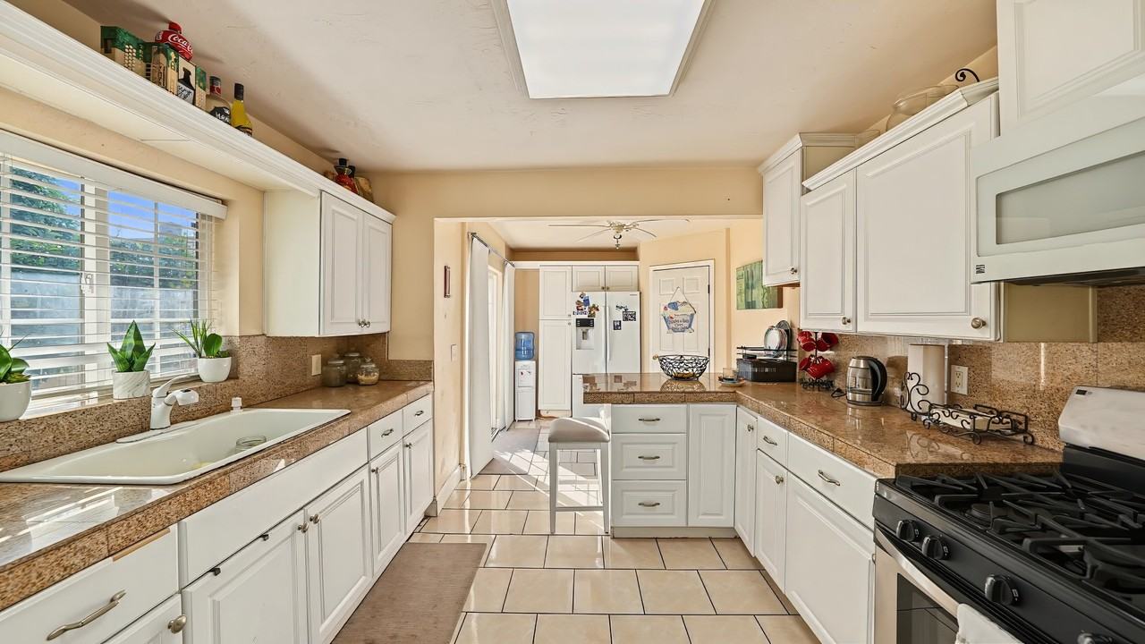 266 E Hermosa St - Photo 5 of 15