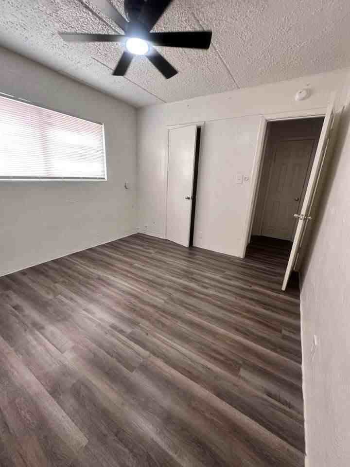 5214 Crane Street - Photo 4 of 36