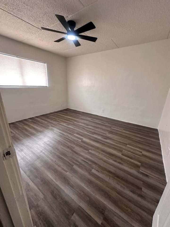 5214 Crane Street - Photo 6 of 36