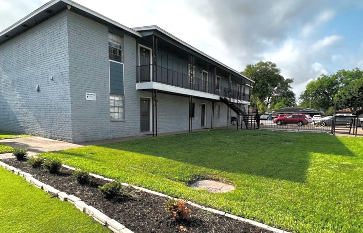 Hollyvale Apartments - Photo 2 of 50