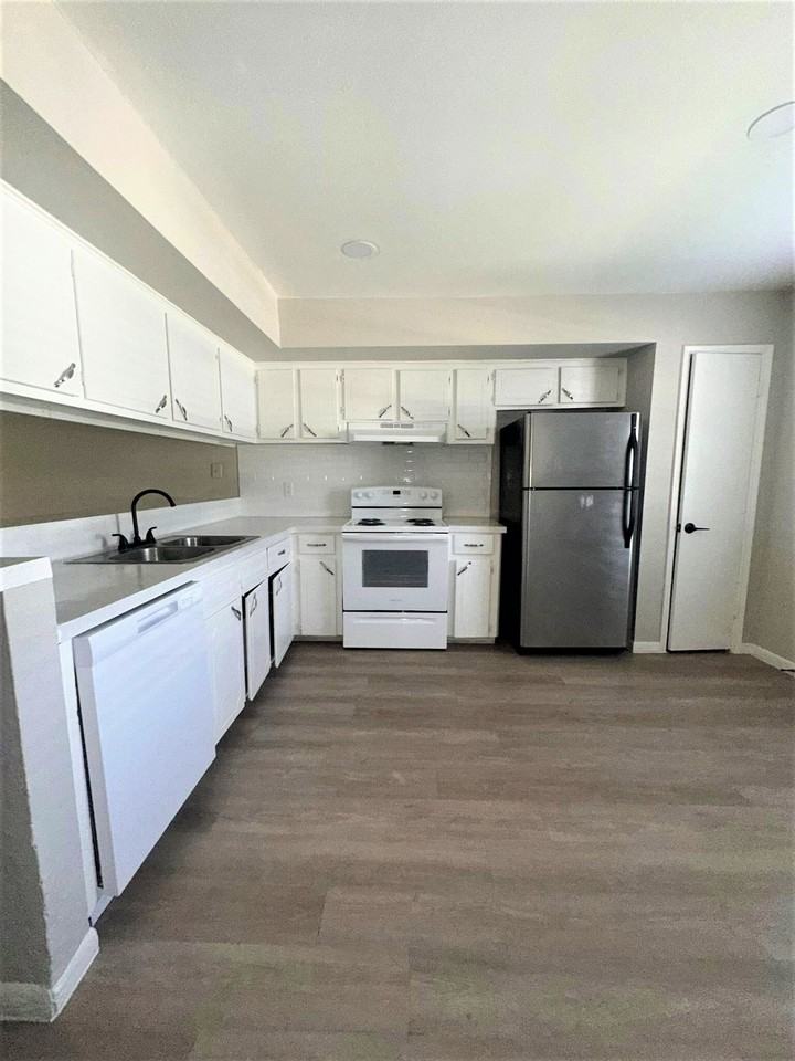 Hollyvale Apartments - Photo 3 of 50