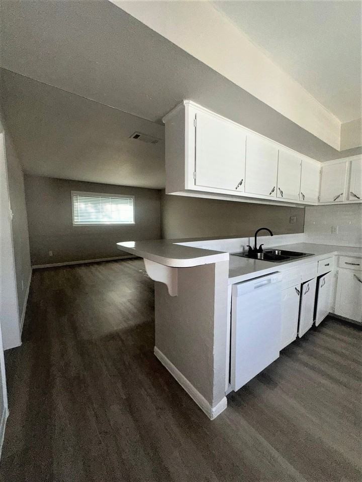 Hollyvale Apartments - Photo 4 of 50