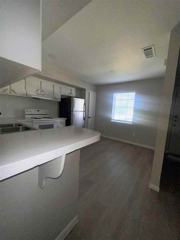 Hollyvale Apartments - Photo 5 of 50