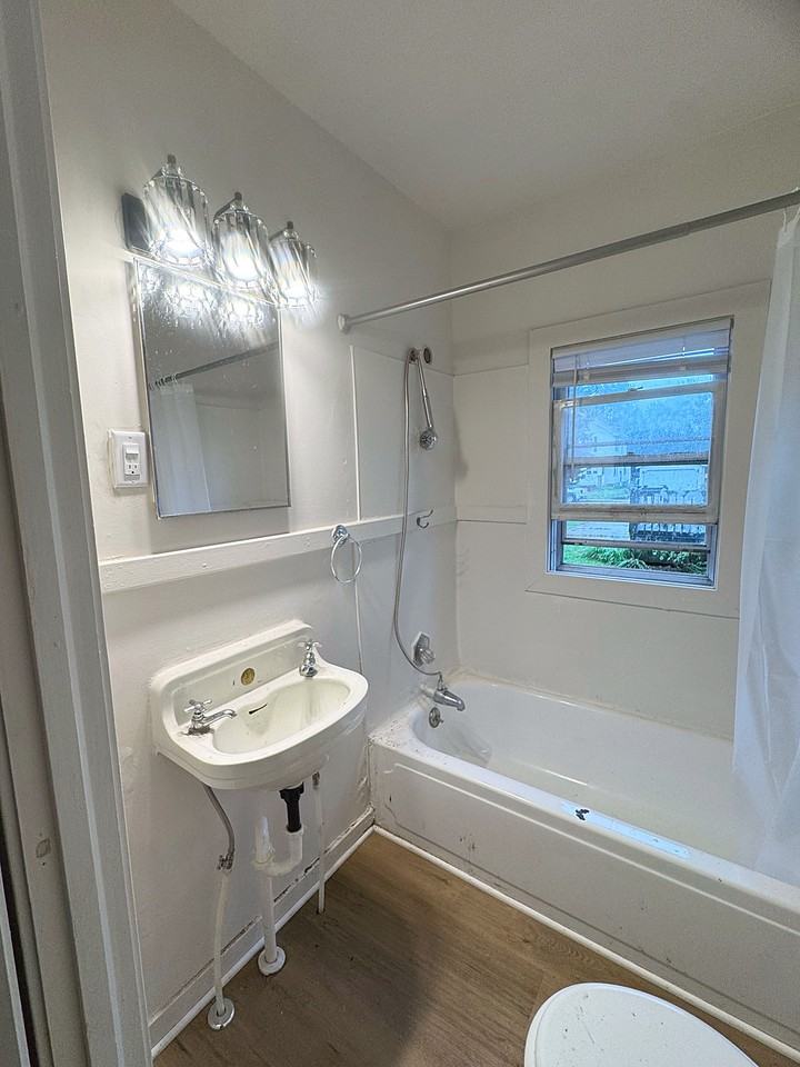 416 West 2nd Street - Photo 4 of 4