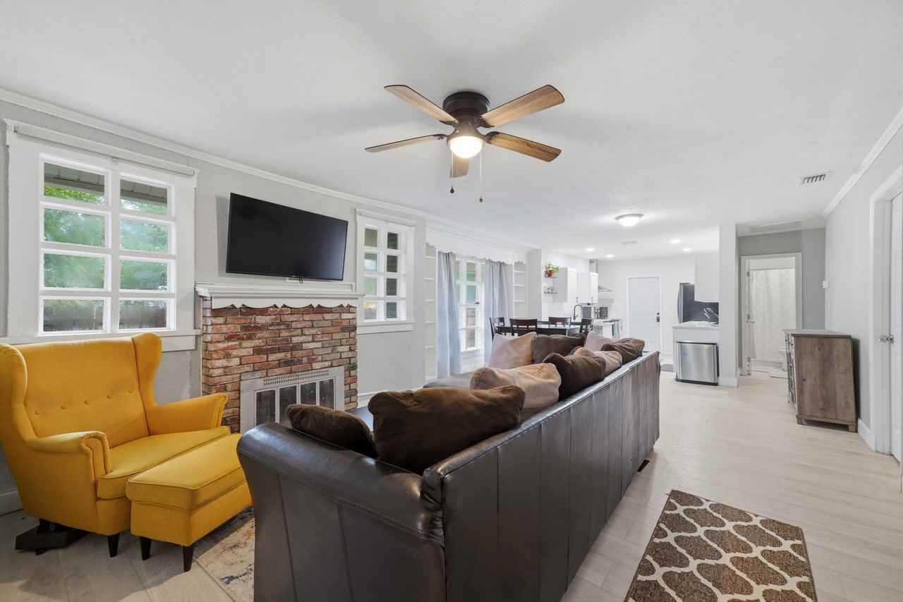 8613 N 13th St #1 - Photo 4 of 10