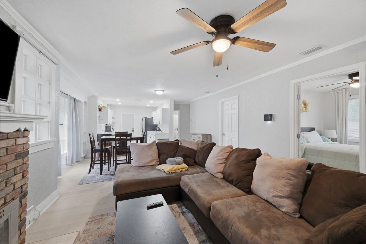 8613 N 13th St #1 - Photo 5 of 10