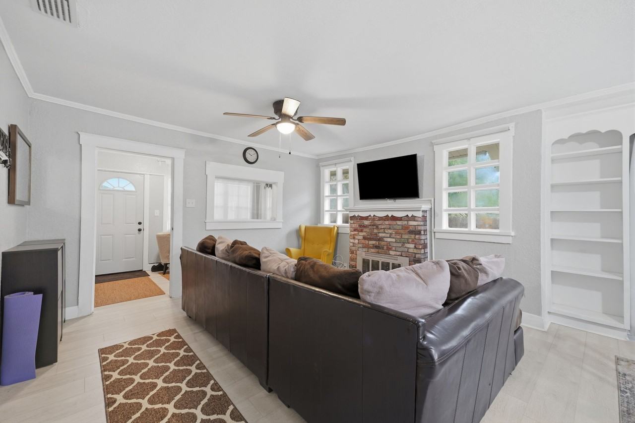 8613 N 13th St #1 - Photo 6 of 10