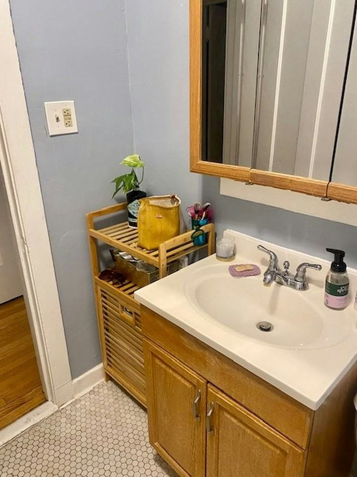 829 West Cornelia Avenue, Unit 2W - Photo 4 of 18