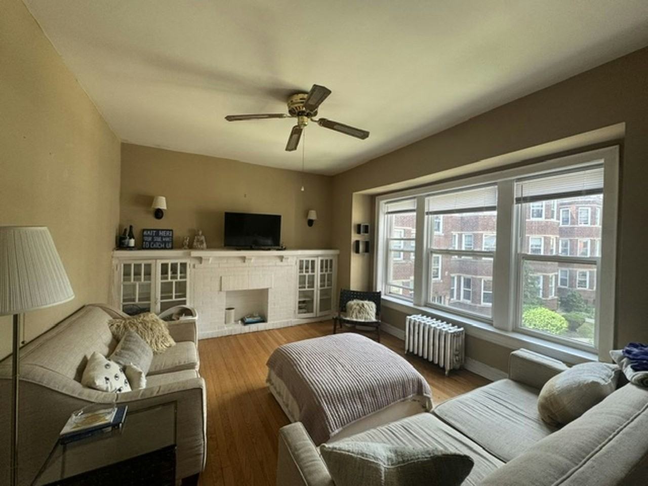 829 West Cornelia Avenue, Unit 2W - Photo 5 of 18