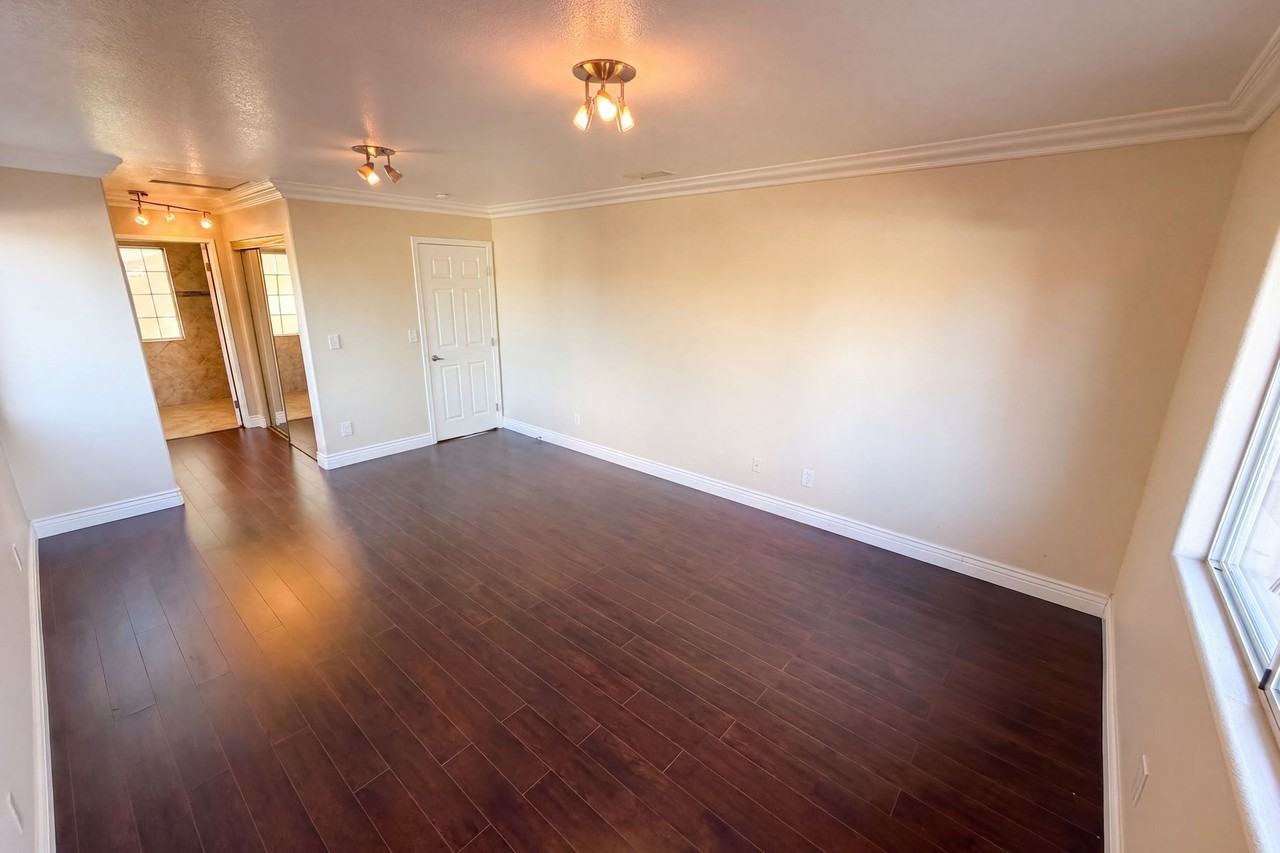 14803 Light Street - Photo 4 of 15