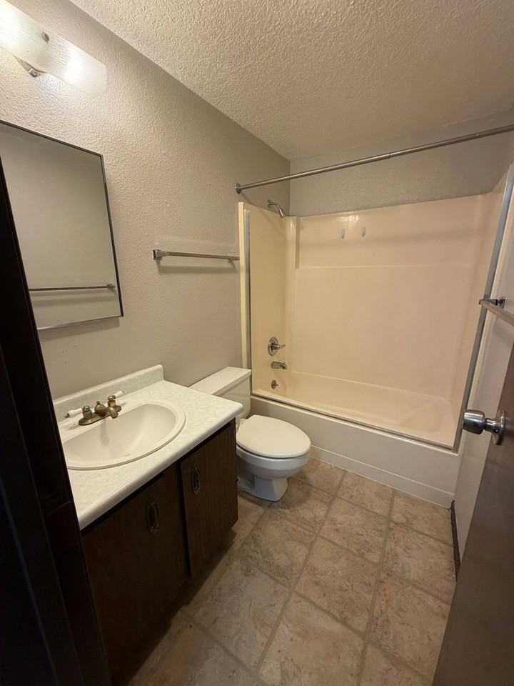 2405 North Alder Drive, Unit 2 - Photo 6 of 12