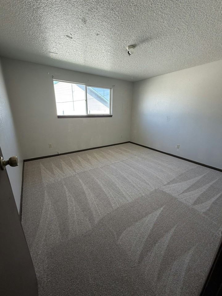 2405 North Alder Drive, Unit 2 - Photo 7 of 12