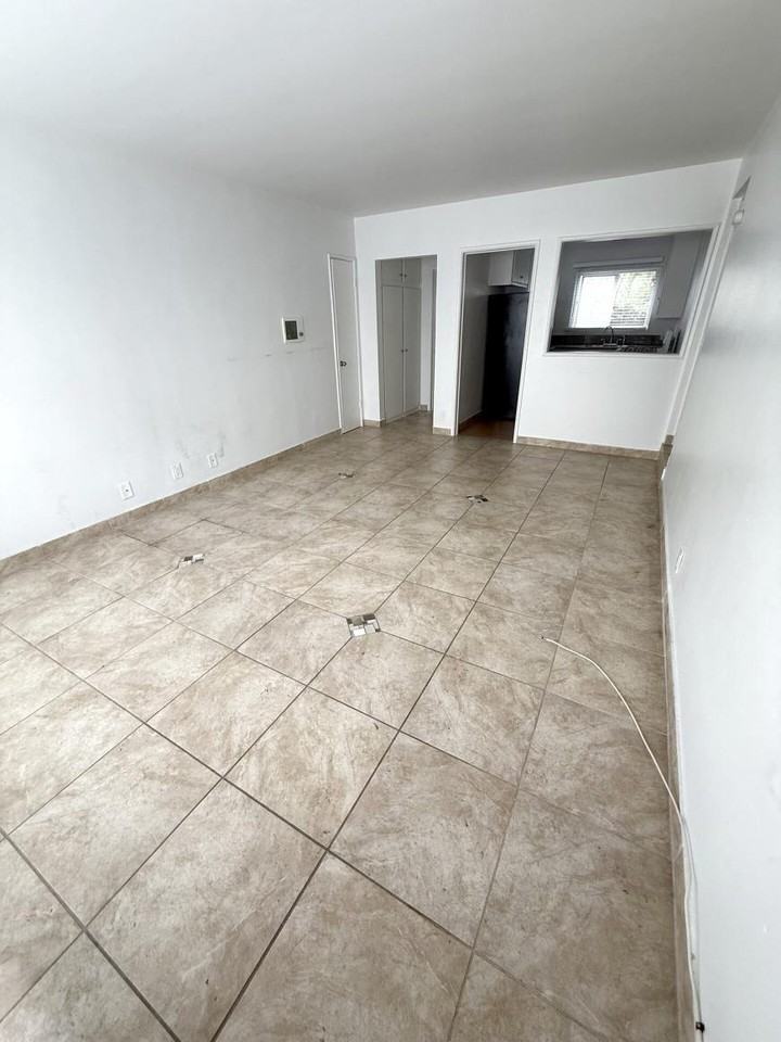 1801 N Gramercy Pl - Photo 2 of 7