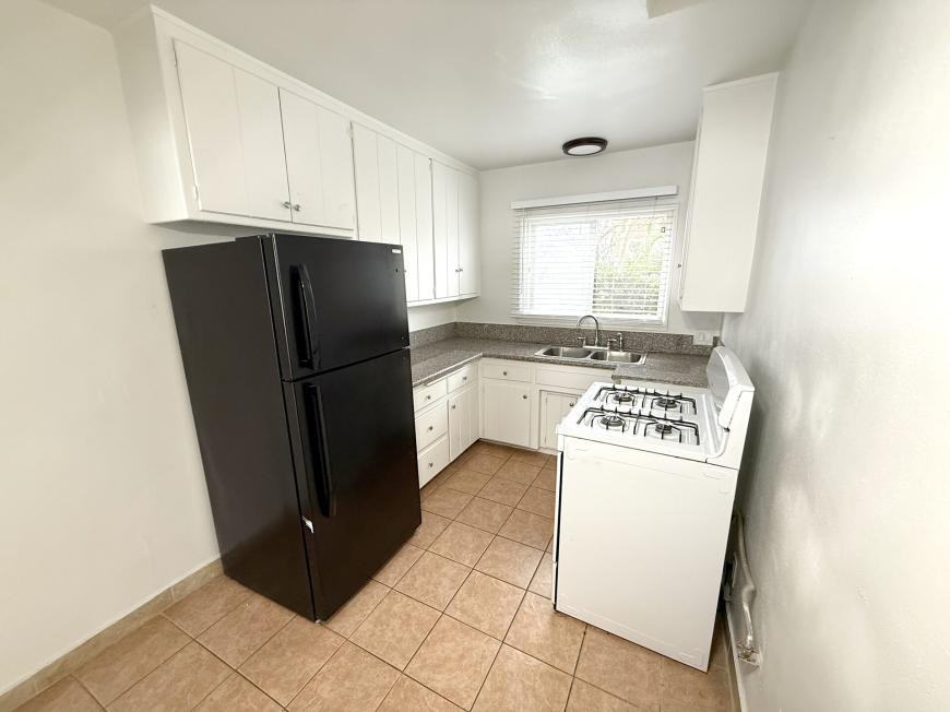1801 N Gramercy Pl - Photo 3 of 7