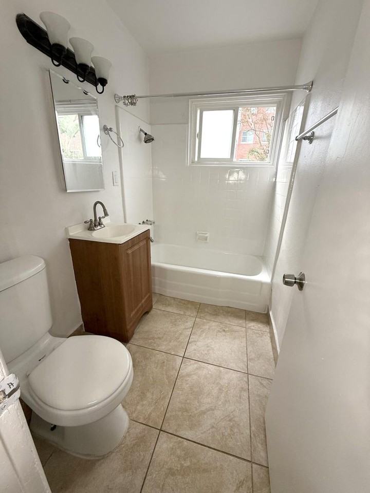 1801 N Gramercy Pl - Photo 4 of 7