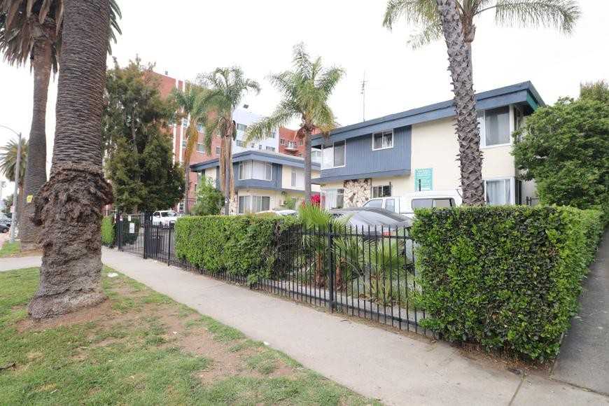 1801 N Gramercy Pl - Photo 7 of 7