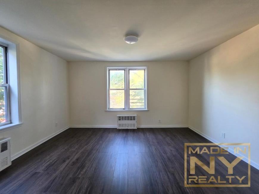 18914 Crocheron Ave - Photo 3 of 5