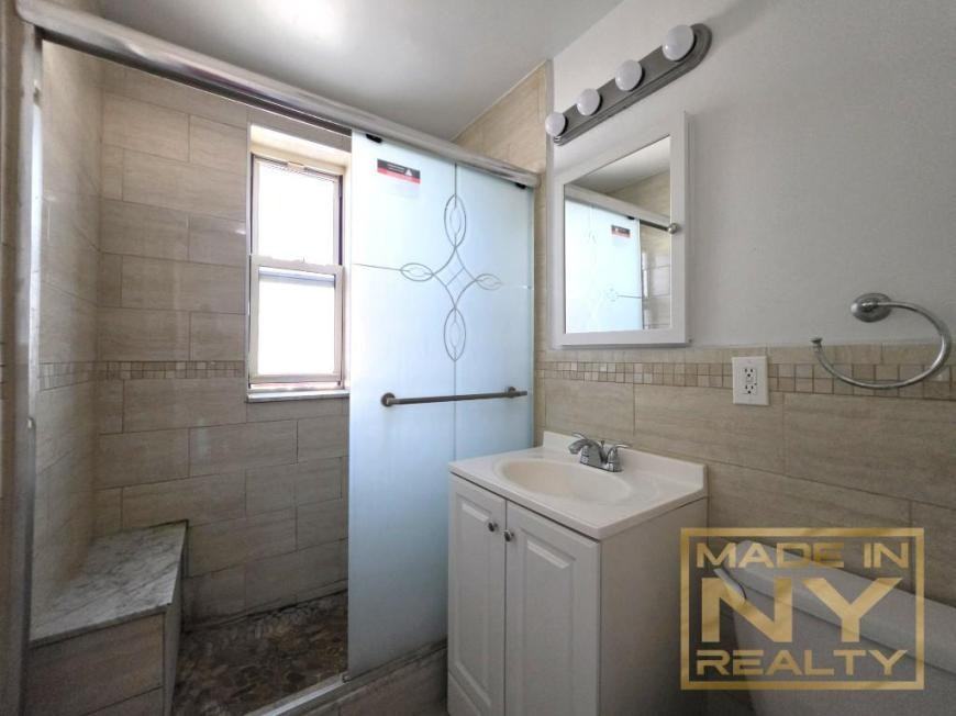18914 Crocheron Ave - Photo 5 of 5