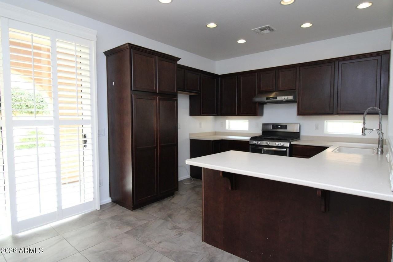 9134 S Roberts Rd - Photo 3 of 23
