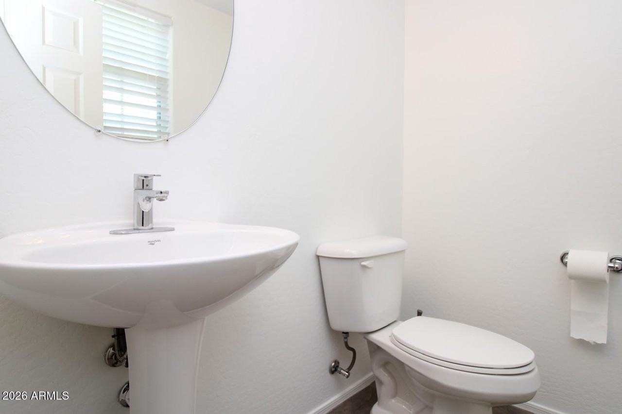 9134 S Roberts Rd - Photo 5 of 23