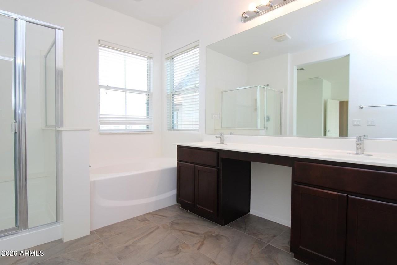 9134 S Roberts Rd - Photo 6 of 23