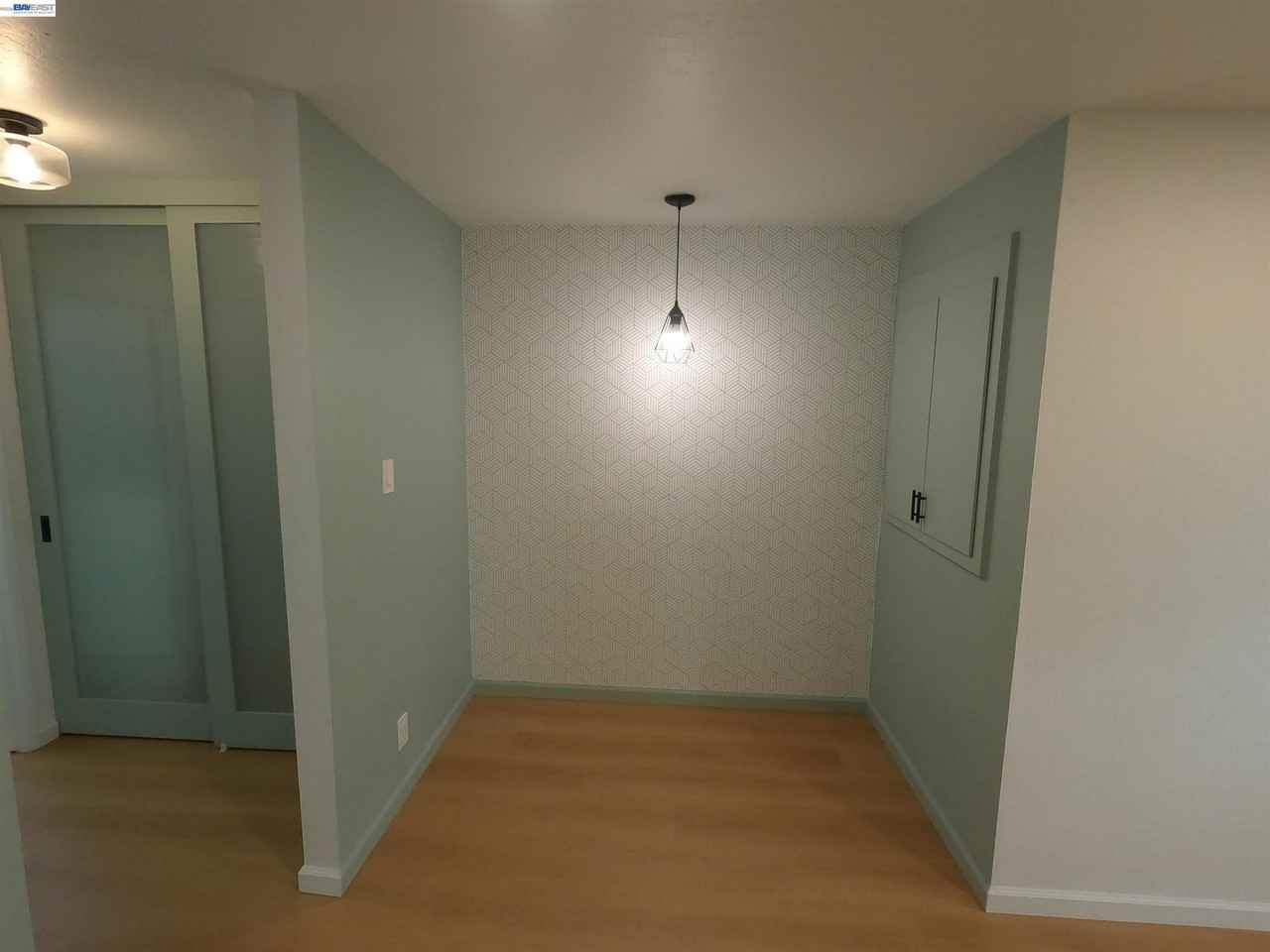 1124 Hollywood Ave #3 - Photo 7 of 20