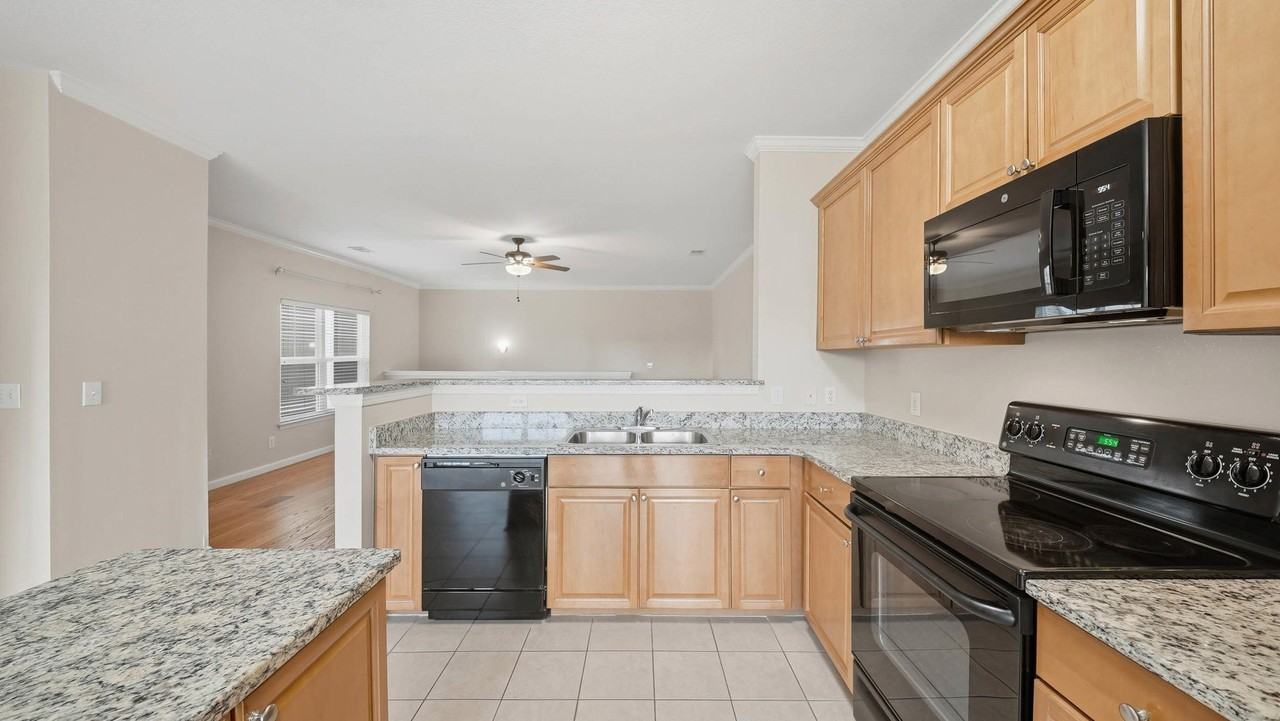 2203 Regency Ct - Photo 6 of 40
