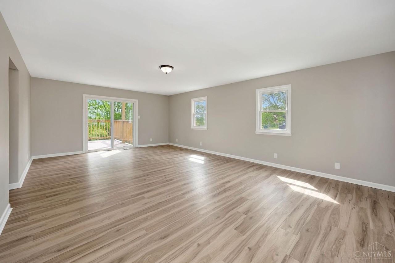 5386 Mosiman Rd - Photo 4 of 43