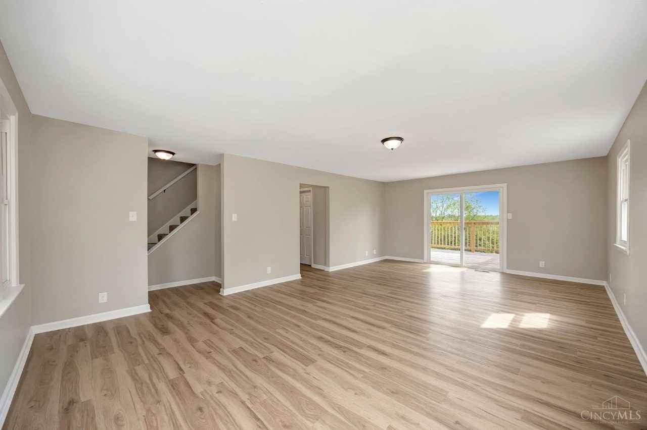 5386 Mosiman Rd - Photo 7 of 43