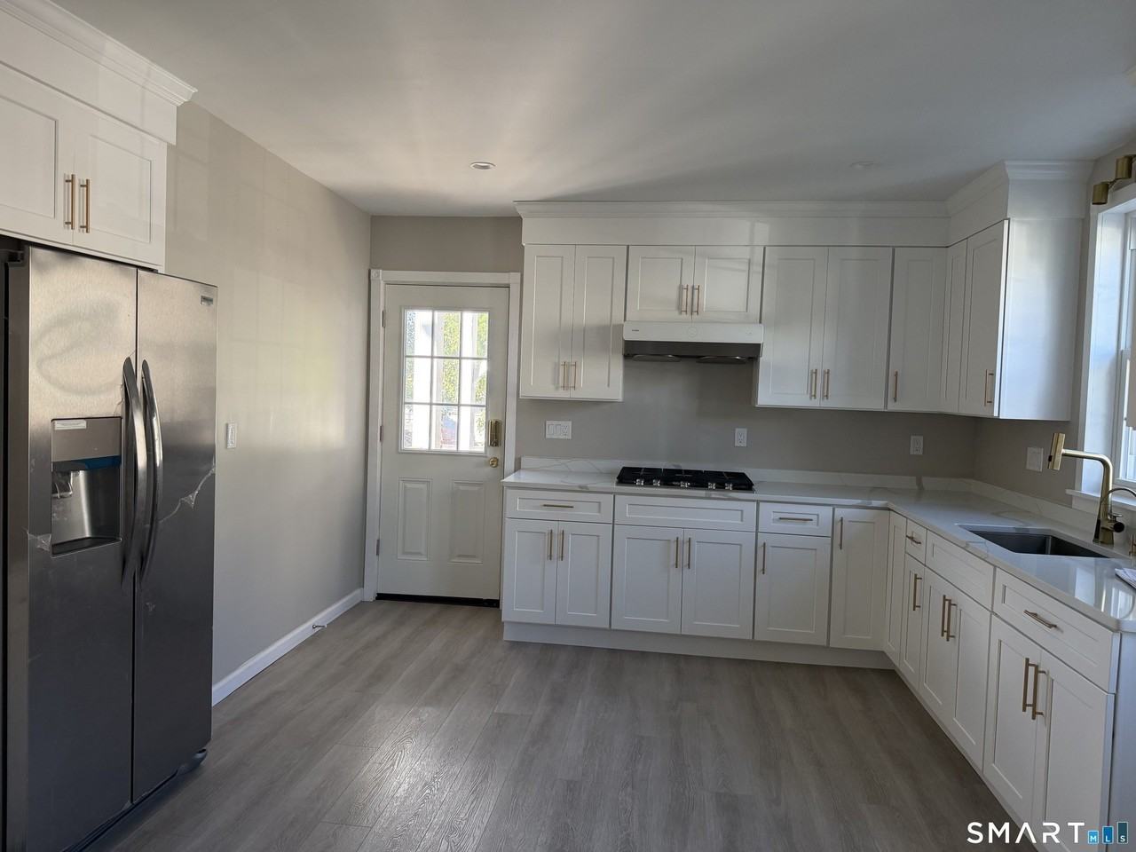 11 Strant St - Photo 2 of 5