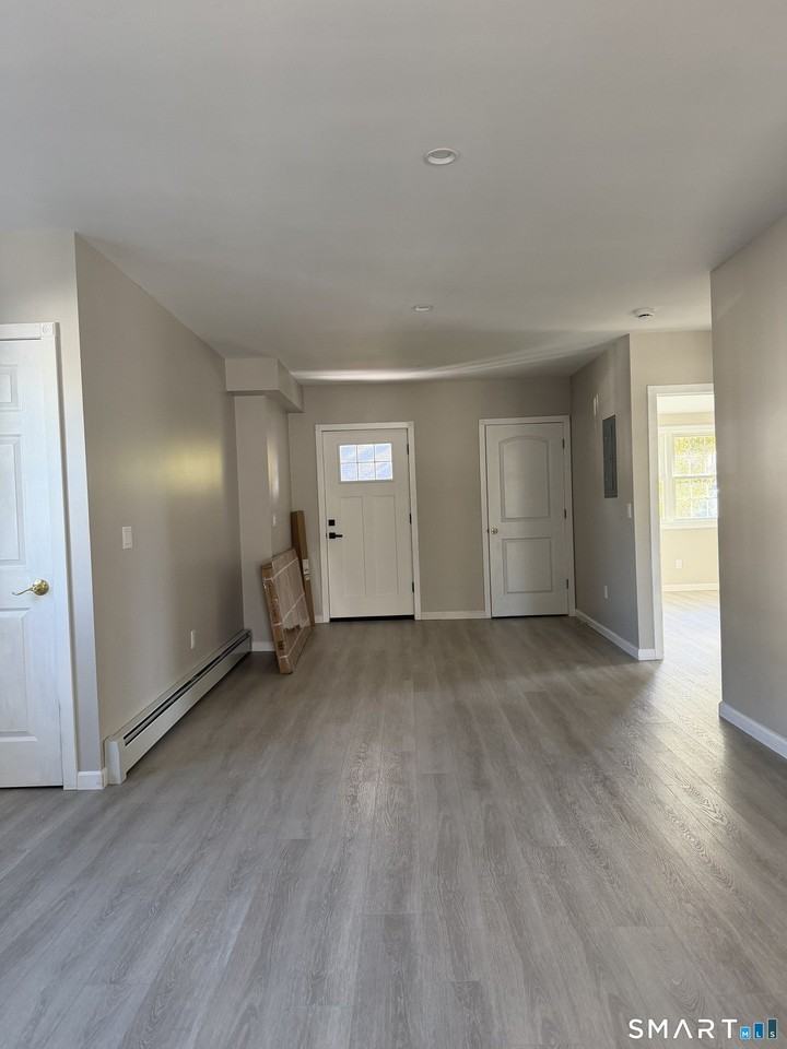 11 Strant St - Photo 3 of 5
