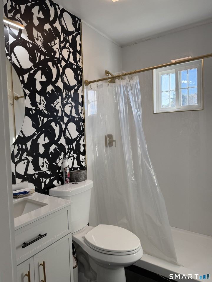 11 Strant St - Photo 4 of 5