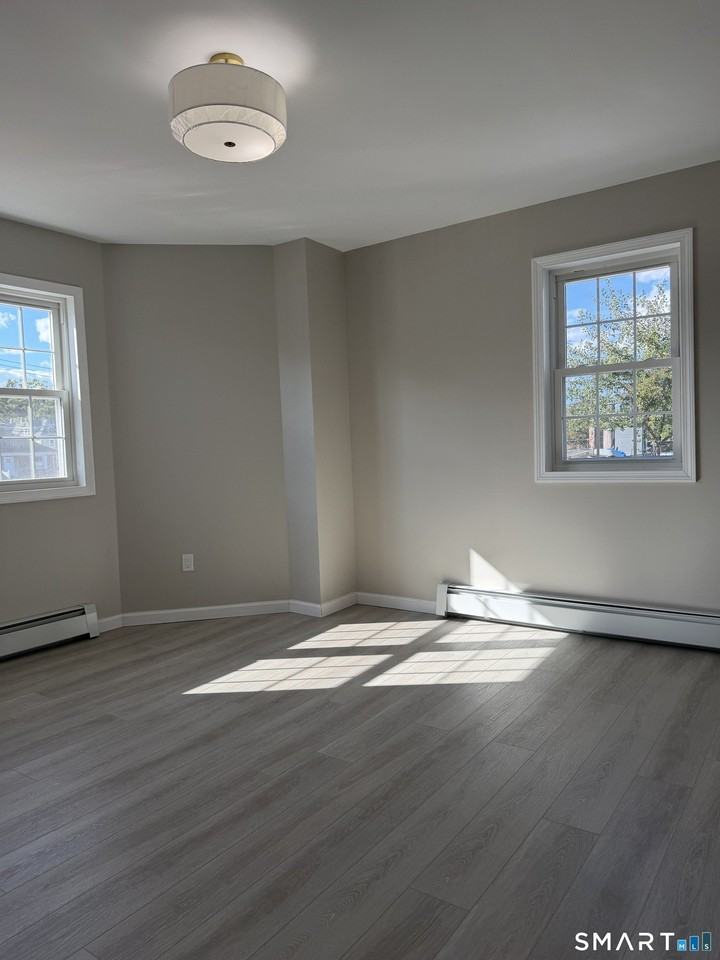 11 Strant St - Photo 5 of 5