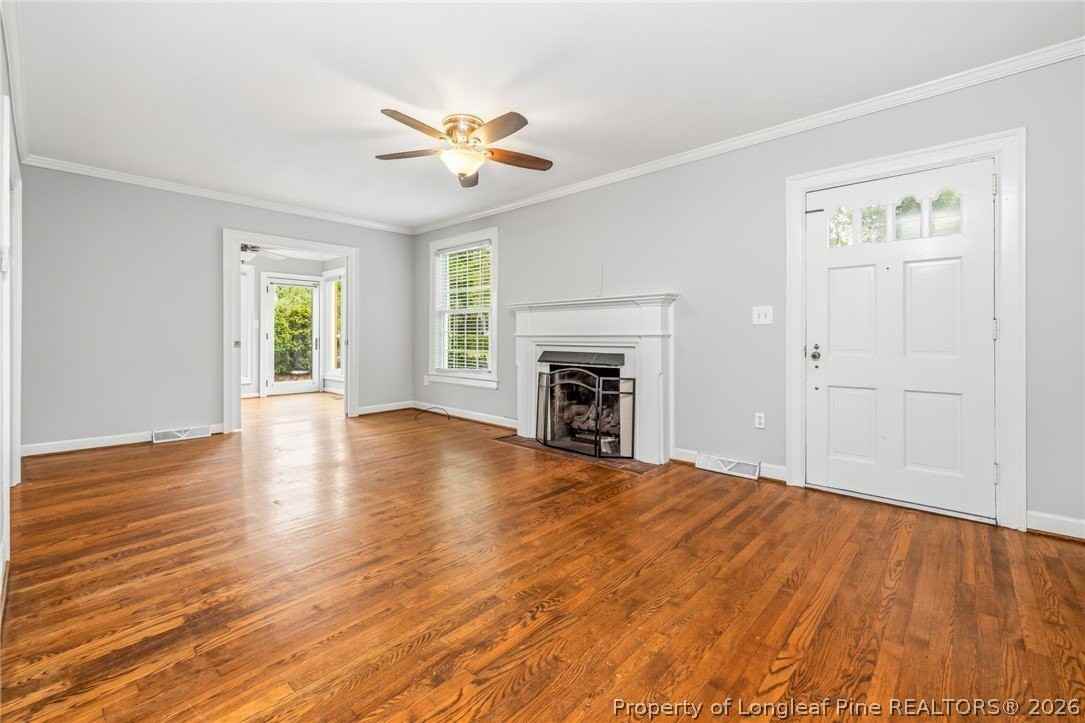 112 Ellington St - Photo 4 of 32